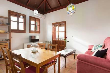 Luminous Alhambra View Apartment In Albayzin — Photos 3